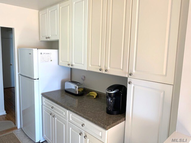 Building Photo - 210 Shore Rd