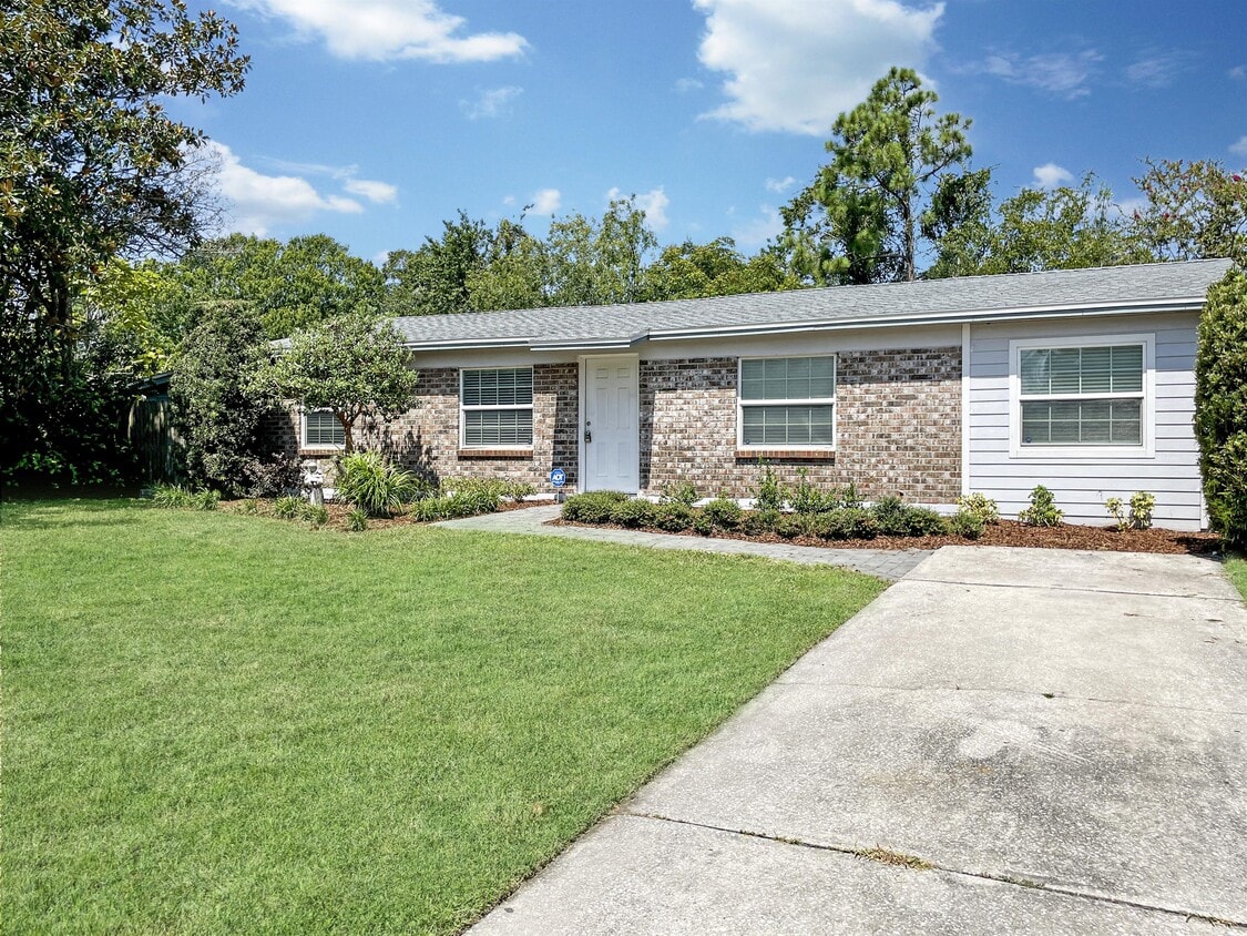 Primary Photo - 115 Dolphin Blvd E