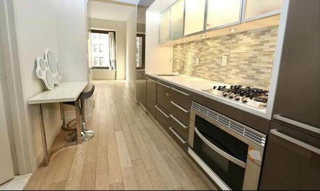 Building Photo - 0 bedroom in New York NY 10005