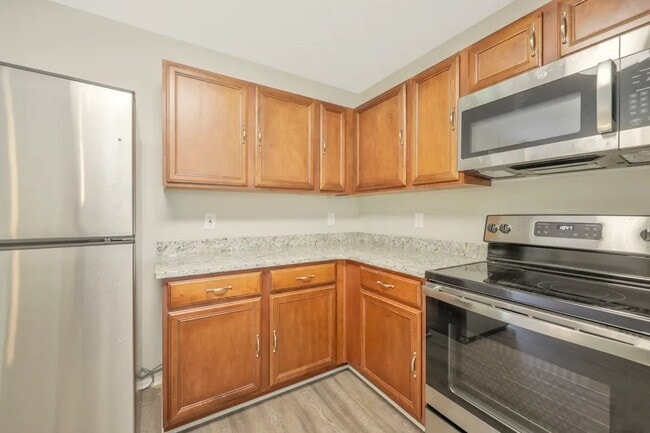 Building Photo - 2888 Creekbend Dr