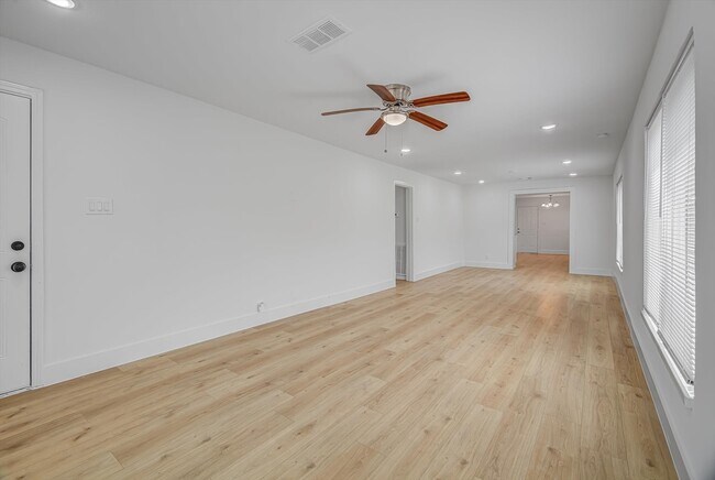 Building Photo - 1212 E 32nd St