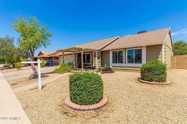 Foto del edificio - 716 E Hackamore St