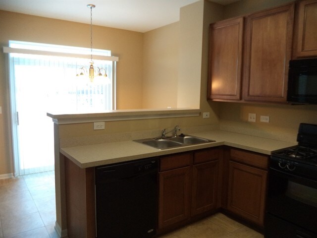 Building Photo - 2422 Claremont Ln