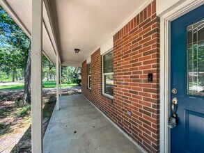 Building Photo - 327 Chateau Woods Pkwy Dr