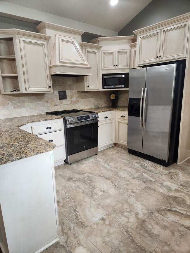 Foto del edificio - 4 bedroom home for rent