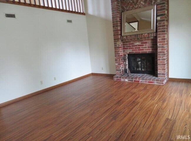 Foto del edificio - 529 Wellington Ct