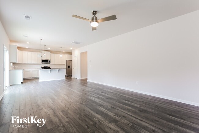 Building Photo - 904 Birchcrest Wy