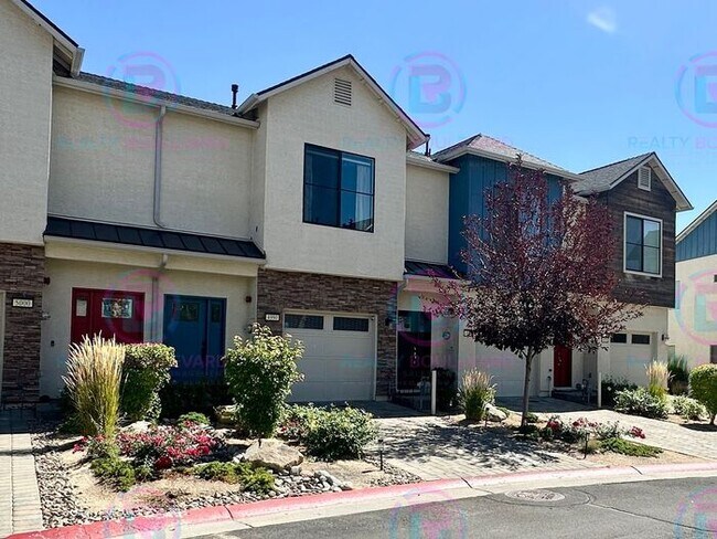 Foto del edificio - Modern Designer 2 Bedroom 2.5 Bathroom Tow...