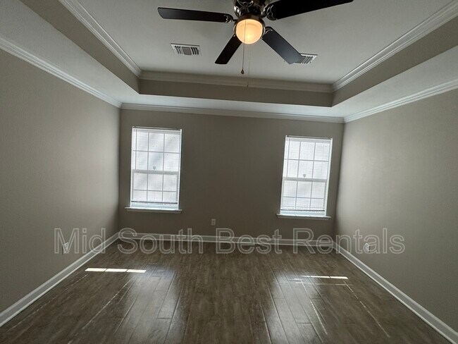 Building Photo - 501 Meadowlark St