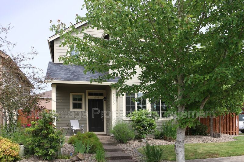 Primary Photo - 2335 NW Laura Vis Dr