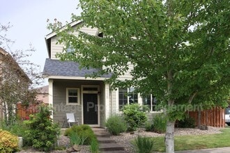 Building Photo - 2335 NW Laura Vis Dr