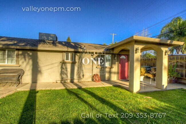 Building Photo - 1404 Teresa St