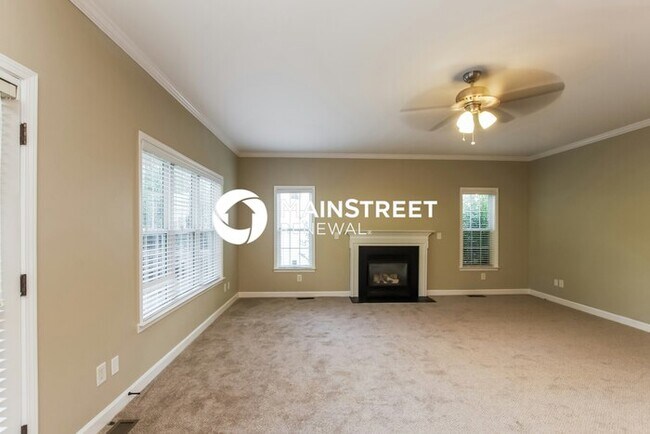 Foto del edificio - 4 Bedroom Pet-Friendly Home in Matthews, NC with Main Street Renewal