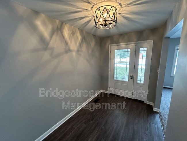 Building Photo - 5713 Daphne Ln