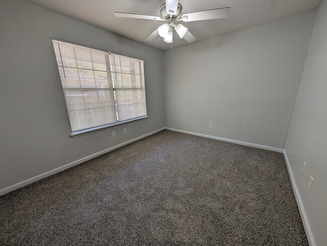 Building Photo - 2350 Horne Ave