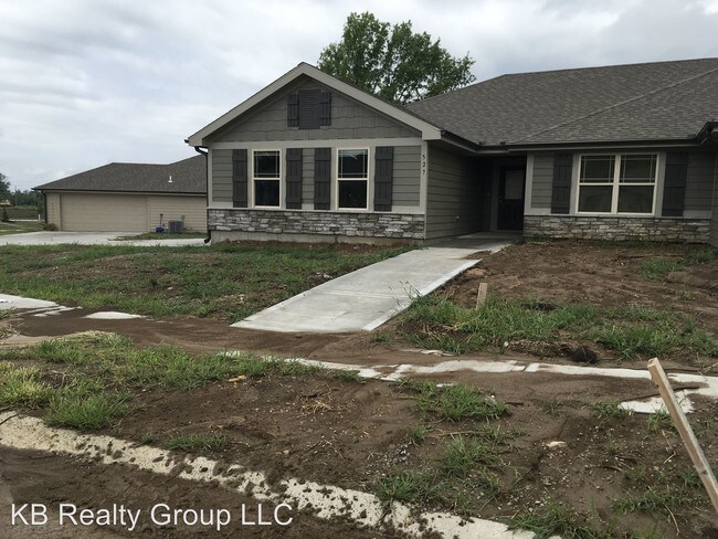 Foto del edificio - 2 br, 2 bath House - 527 SE Maple Dr