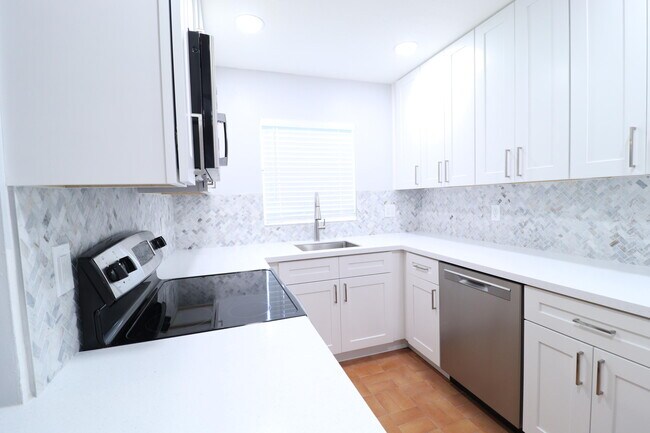 Building Photo - 1271 NW 13th St
