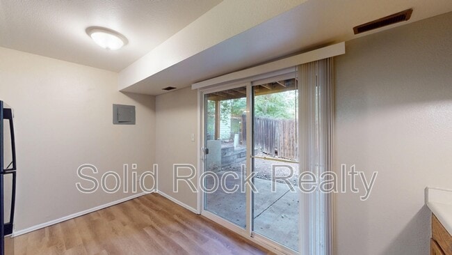 Building Photo - 445 W Van Buren St