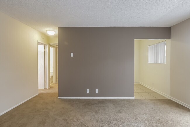 Building Photo - 66 S Grand Oaks Ave
