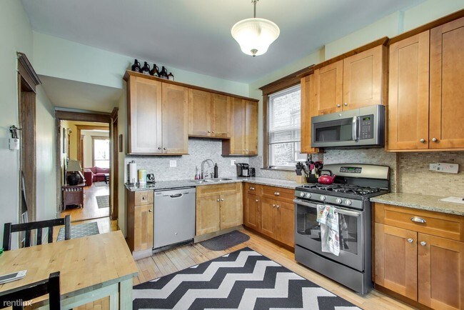 Building Photo - 2 br, 1 bath Apartment - 2434 N Albany Ave #1