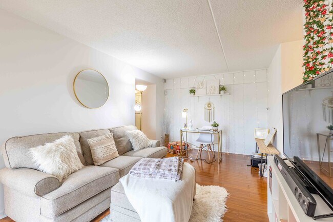 Foto del edificio - 3307 Valley Dr