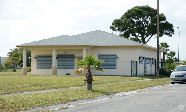 Building Photo - Heron Estates Apartments: 62 and Up Community