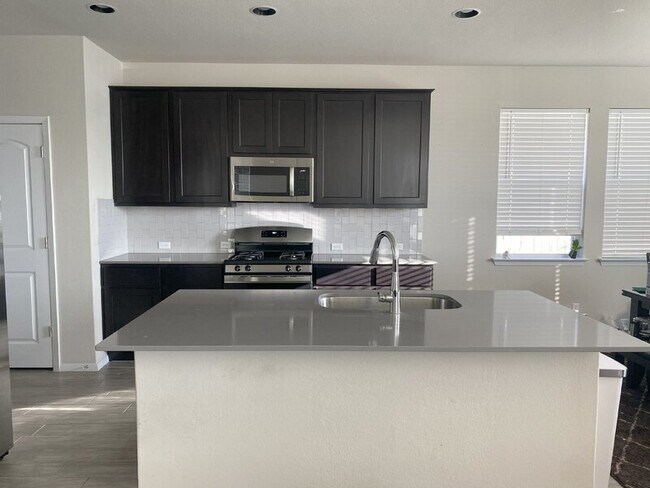 Building Photo - 211 Living Reef Dr