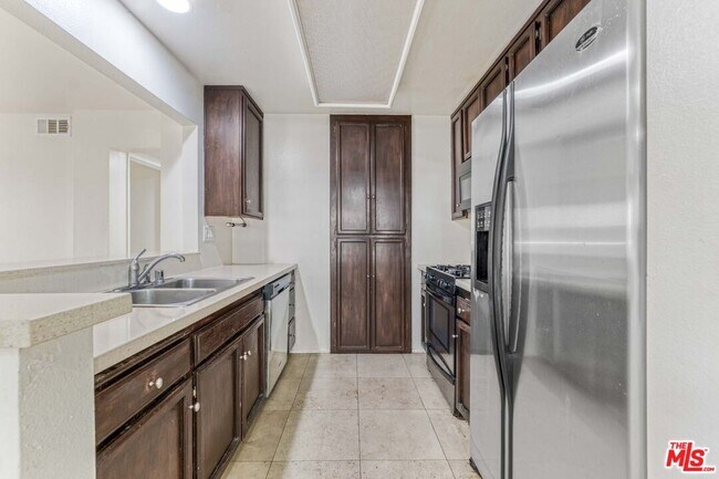 Building Photo - 2053 Majorca Dr