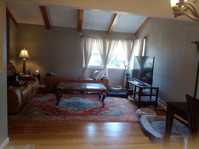 Building Photo - 175 Oriole Dr