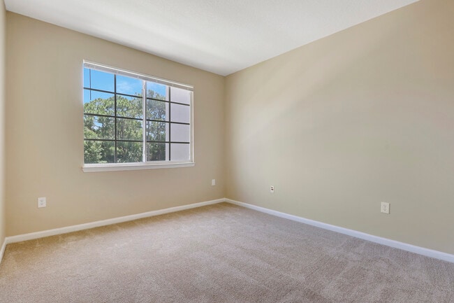 Building Photo - 9211 Myrtlewood Cir W
