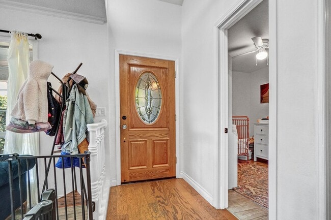 Foto del edificio - 14501 Wesfall Rd., Tustin CA 92780 5 BR, 3...