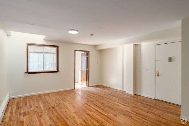 3 habitaciones, 1 baño - 906 pies cuadrados - Sala de estar - 7005 67th Pl