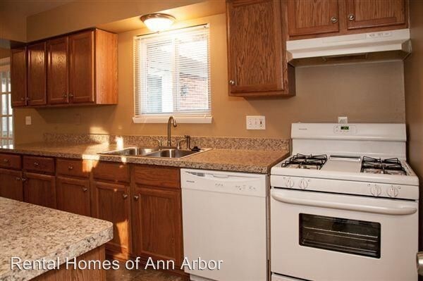 Foto del edificio - 3 br, 1 bath House - 636 Louise Dr