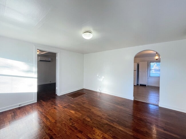 Building Photo - Remodeled 1 bedroom home