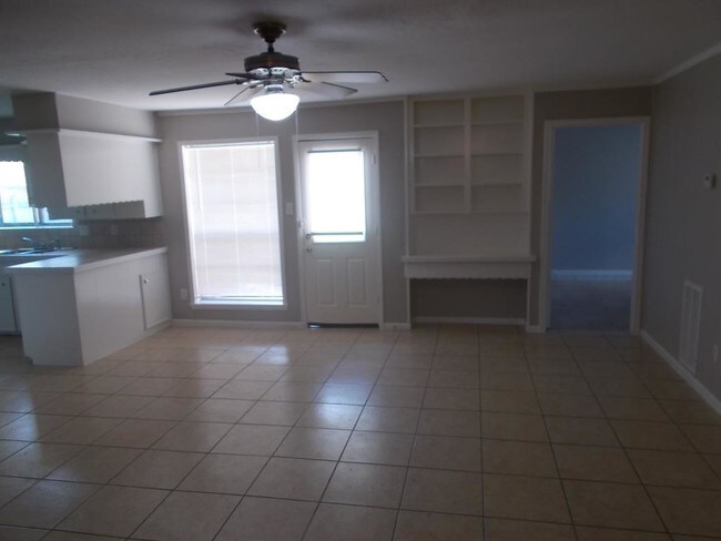 Foto del edificio - 14419 Roundstone Ln