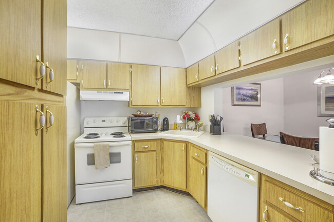 Building Photo - 1011 S Pine Ridge Cir