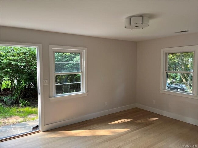 Building Photo - 56 Park Cir