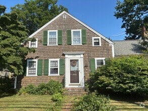 Building Photo - 296 Old Main St