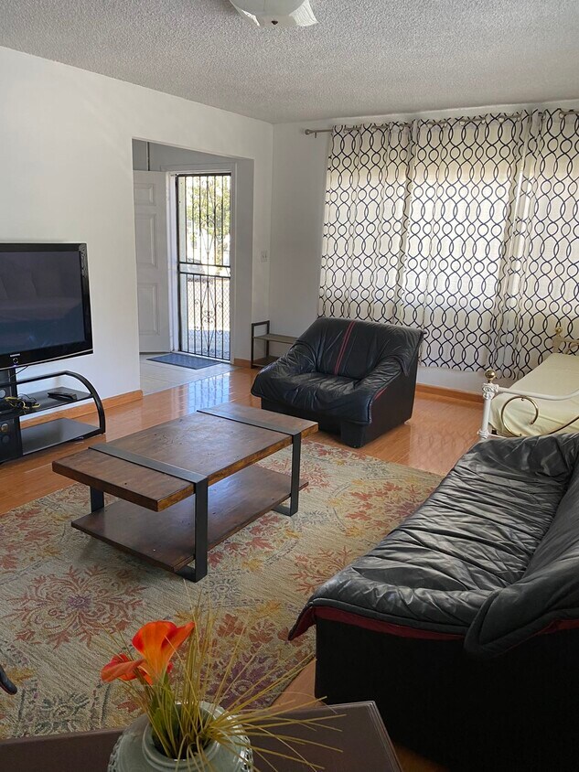 Foto principal - 830 Centennial St