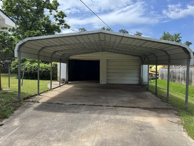 Building Photo - 302 Sunset Dr