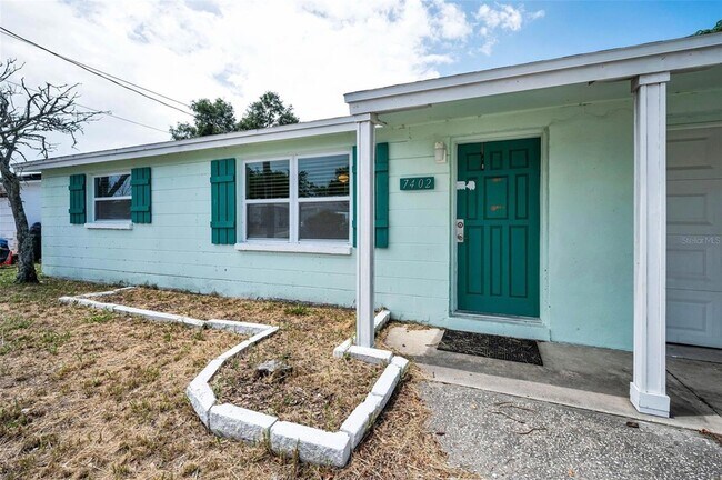Building Photo - 7402 Country Club Dr