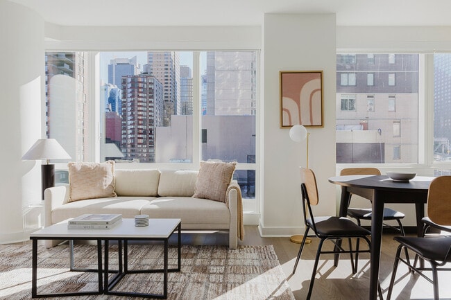 Building Photo - 450 W 42nd St