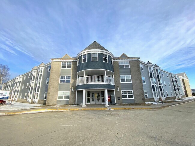 Photo du bâtiment - 151 Queen St