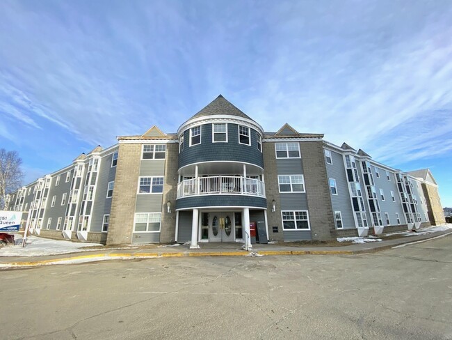 Photo du bâtiment - 151 Queen St