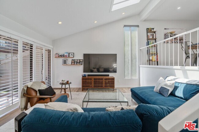 Foto del edificio - 13336 Maxella Ave