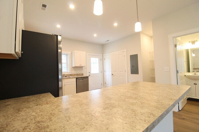 Building Photo - Brand New Townhome for rent new Downtown H...