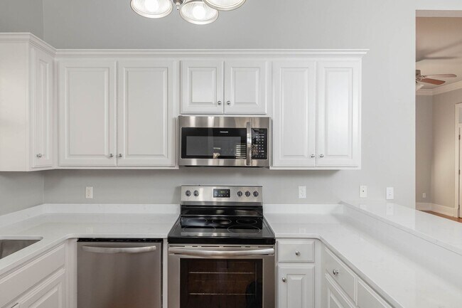 Building Photo - 349 Rollston Ave