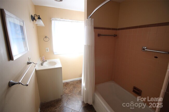 Foto del edificio - 110 Hillside Ct