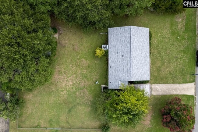Building Photo - 140 Meadow Wood Dr
