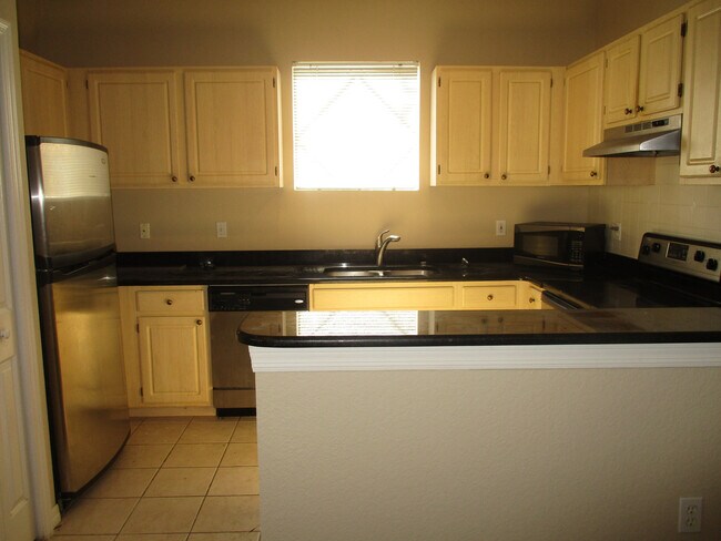 Building Photo - Beautifully Upgraded 4BR/2BA Visconti Townhouse!